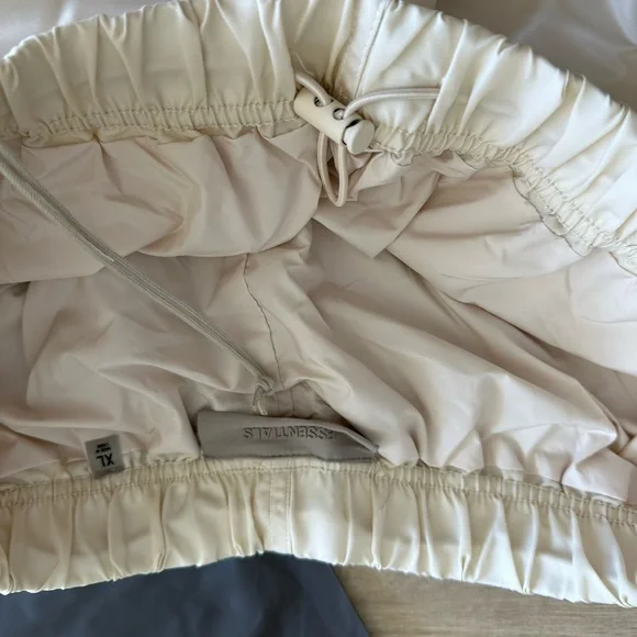 Essentials XL - Picture 5 of 6